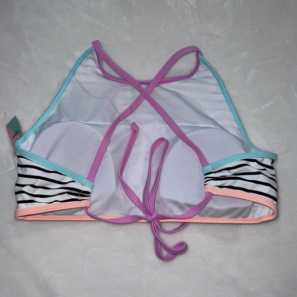 Striped high neck Ardene bikini top. Size M. New with tags. - Picture 2 of 4